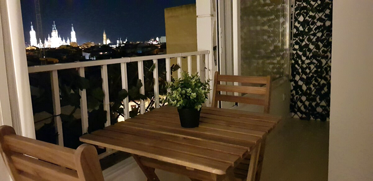 Terraza con vistas a El Pilar de Zaragoza